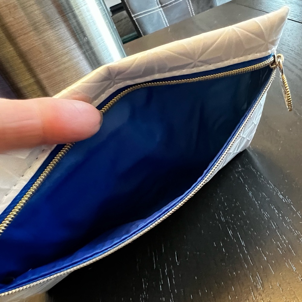 Ipsy Glambag in White with Blue & Gold Accents, NEW Never Used - Picture 3 of 5